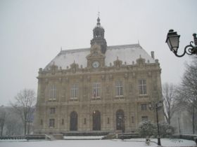 280px-Ivry-sur-Seine_town_hall_under_snow_2005-02-23