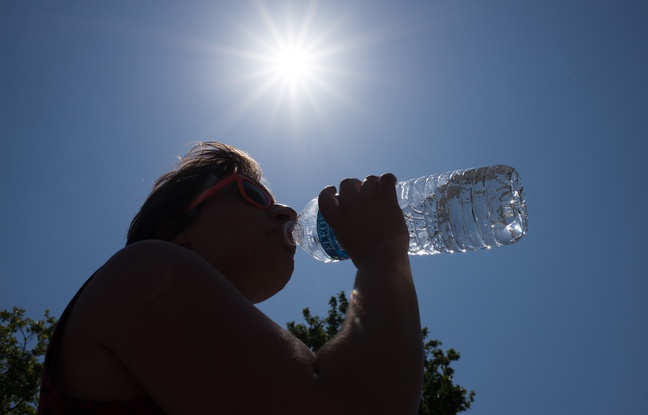 648x415_une-femme-boit-alors-que-la-chaleur-est-caniculaire-a-nantes-le-30-juin-2015-credit-sebastien-salom