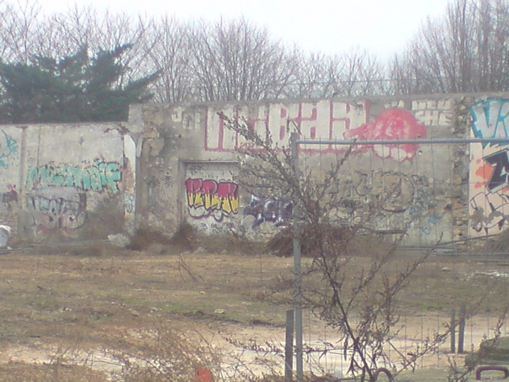 45 Ivry sur Seine avenue de Verdun (France).