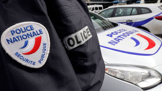 une-patrouille-de-la-police-nationale-francaise-en-intervention-le-8-fevrier-2016-image-d-illustration_566156312