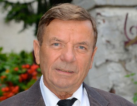 Il est beau le monsieur.