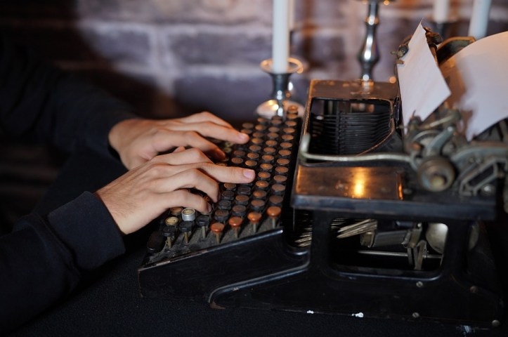typewriter-2900330_960_720